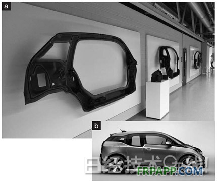 圖2：寶馬的純電動(dòng)汽車“i3” i3的上部骨架采用熱固化CFRP制造。（a）為主要部件的外觀。碳纖維的顏色為黑色。（b）為i3的外觀。在日本的價(jià)格為499萬日元（含稅）起，充滿電后的續(xù)航距離為229km（JC08模式）。