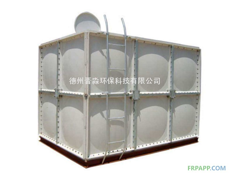 SMC組合式水箱是目前國際上采用的新型水箱。由整體優(yōu)質(zhì)的SMC水箱板拼裝而成。其特點是采用食品級樹脂，因此水質(zhì)好，清潔無污染；具有強度高，重量輕；耐腐蝕，外形美觀，使用壽命長，保養(yǎng)管理方便等。